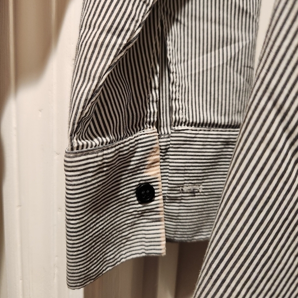 Comfy USA womens black and white  striped button down blouse. - Picture 8 of 11